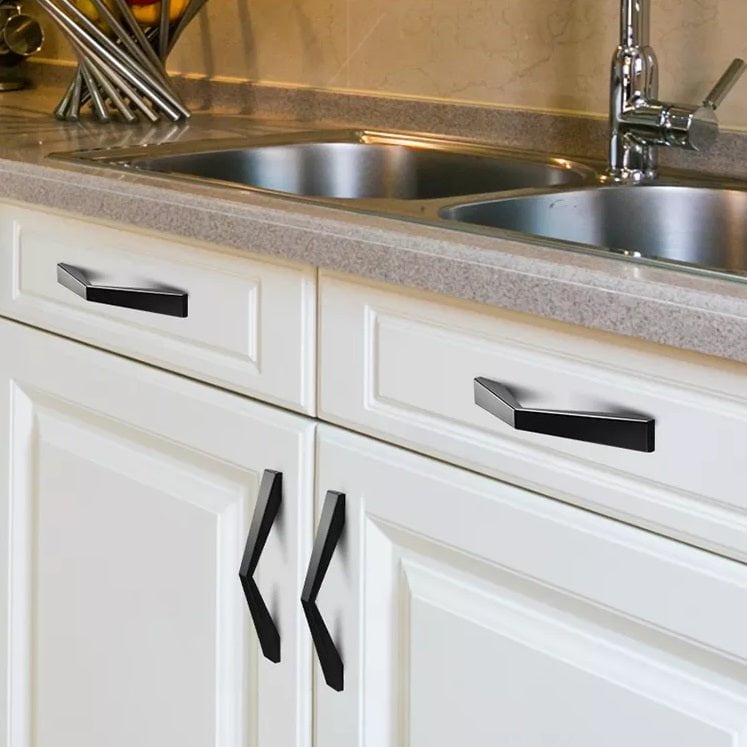 Disymmetric Furniture Handle in Black