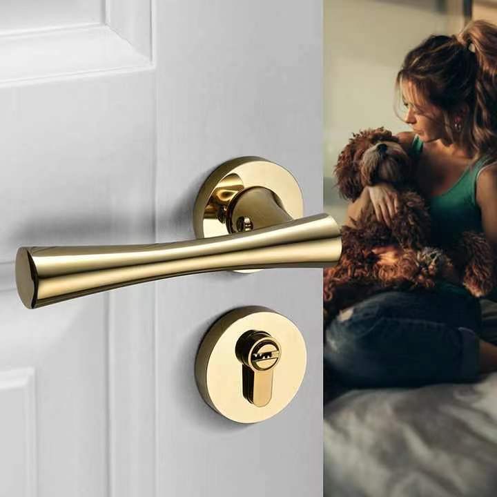 Bent Basic Door Lock in Pvd Gold