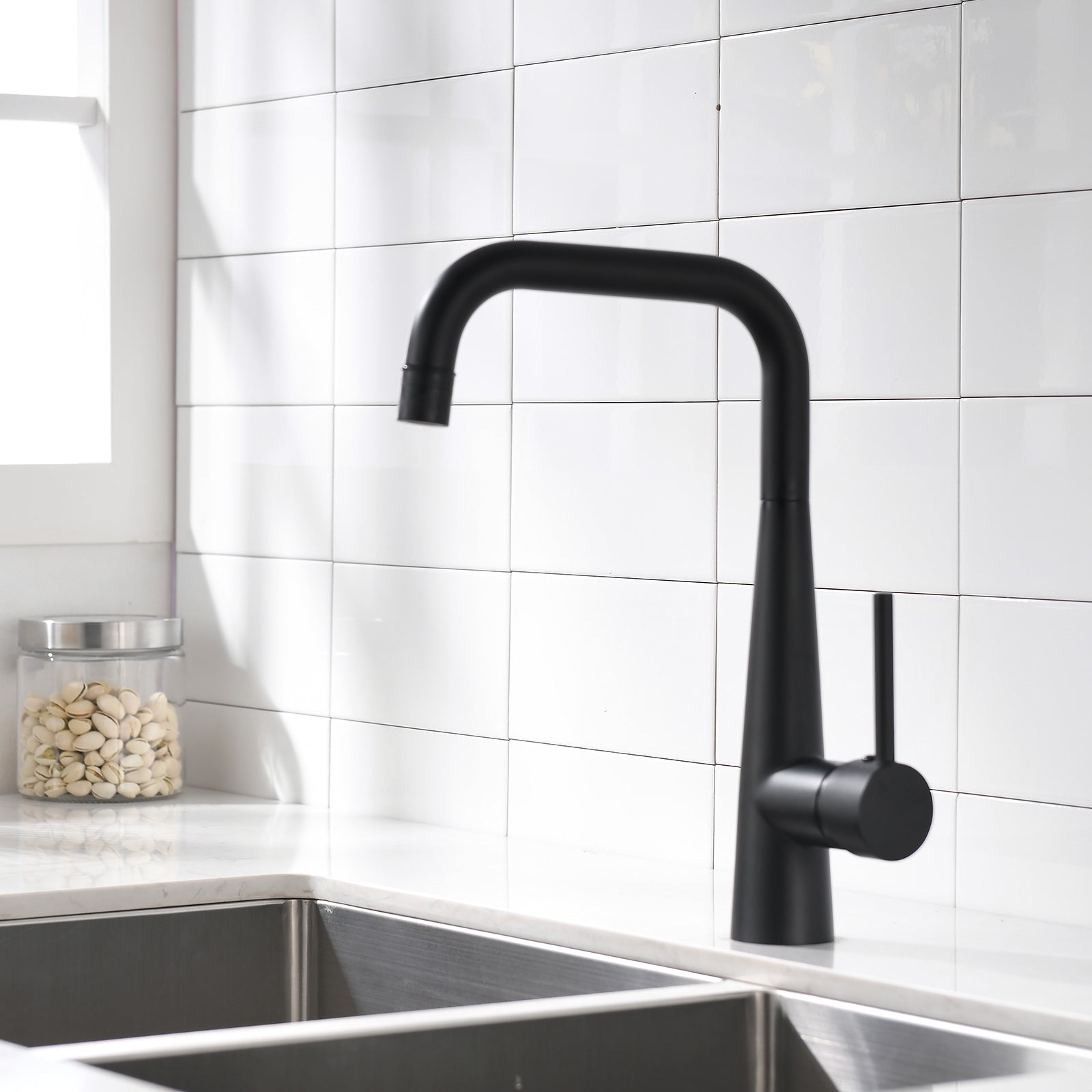 Archdamien Faucet in Black & Nickel