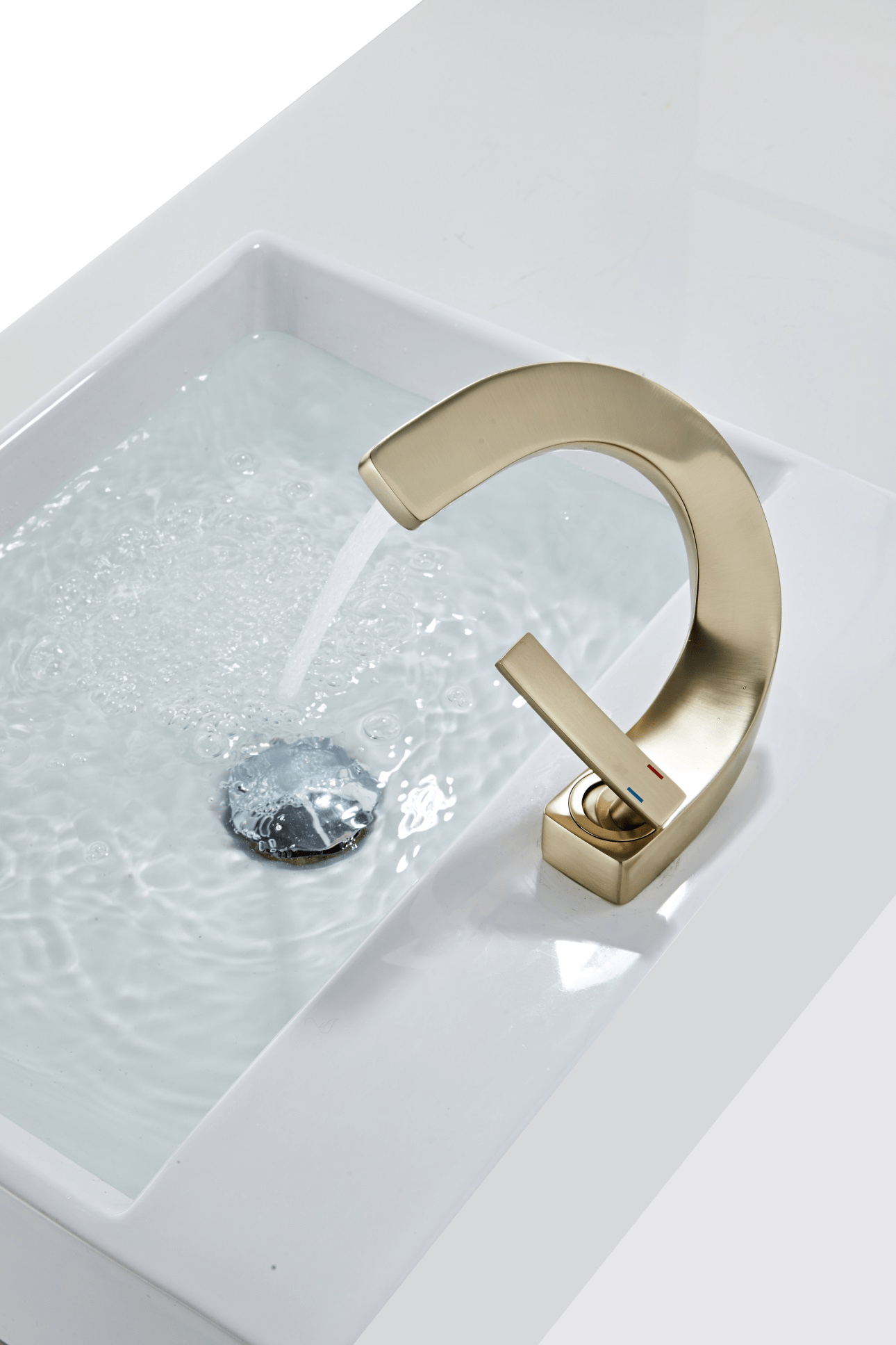 Twist Flow Faucet in Chrome & Gold
