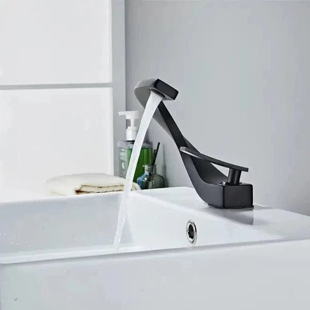 Twist Flow Faucet in Chrome & Gold