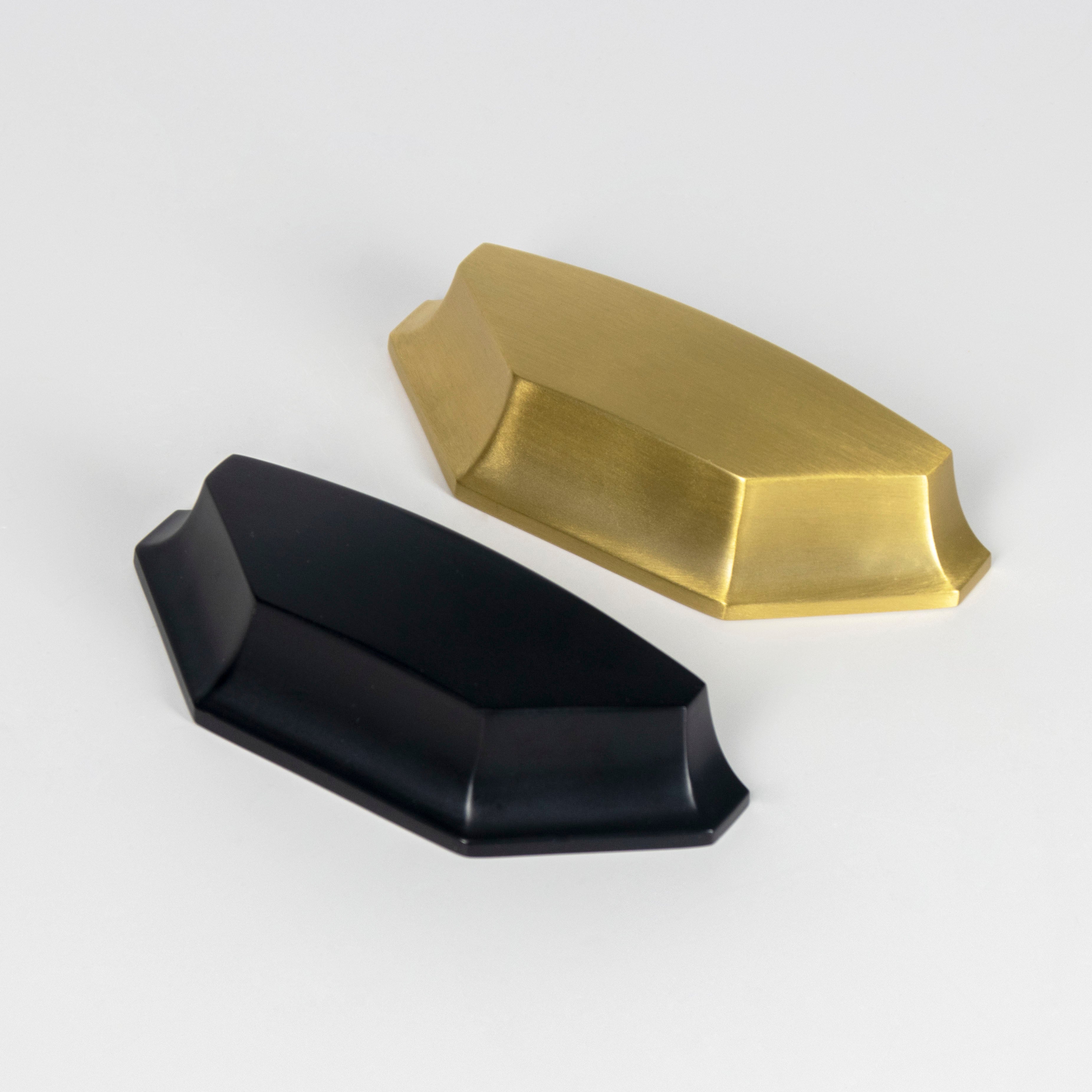 Cupper Shell Furniture Handle in Black & Brushed Brass