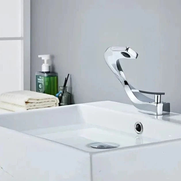 Twist Flow Faucet in Chrome & Gold
