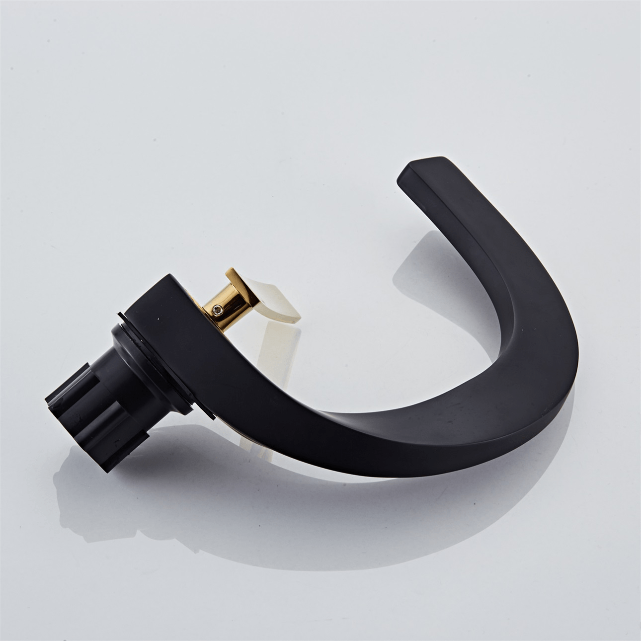 Twist Flow Faucet in Chrome & Gold