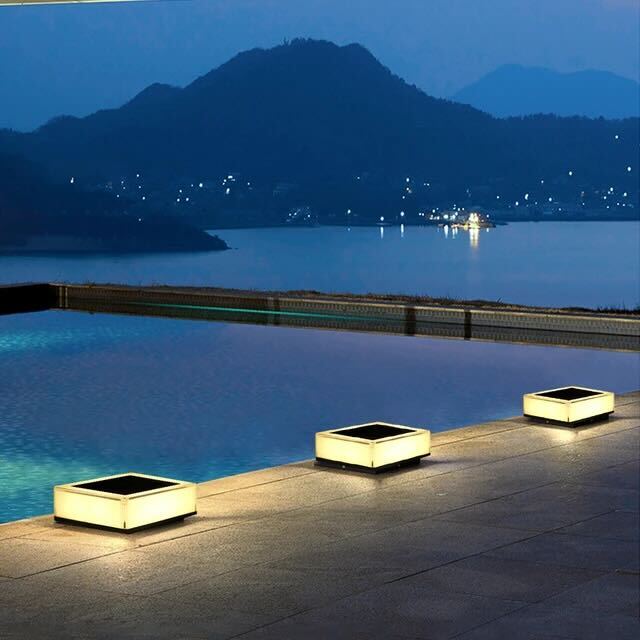 Flat Out Solar Garden Light