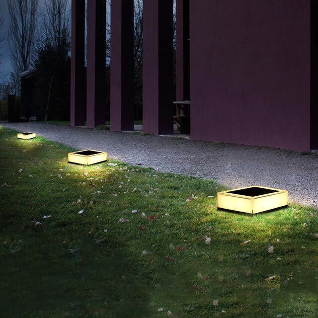 Flat Out Solar Garden Light