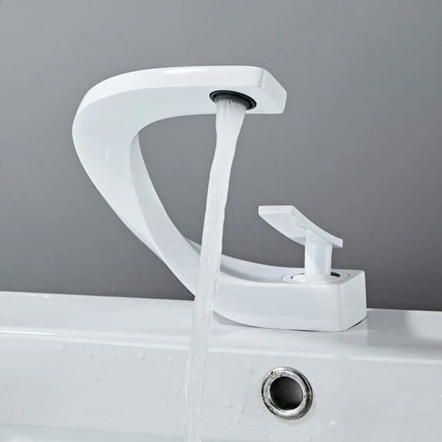 Twist Flow Faucet in Chrome & Gold