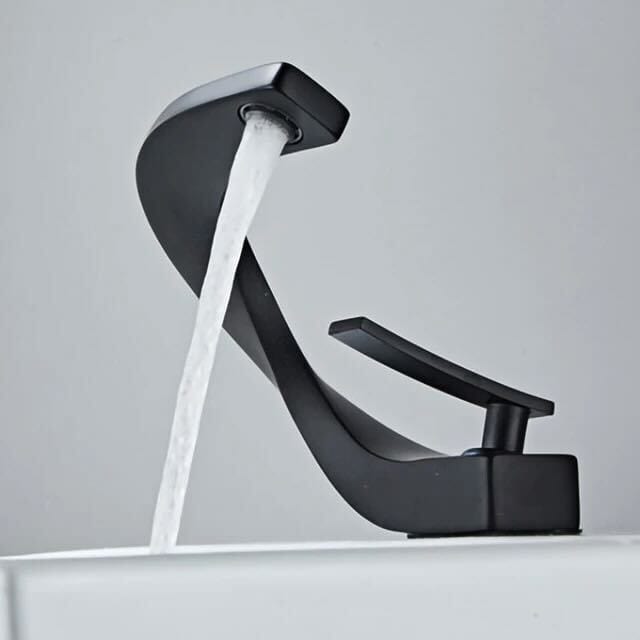 Twist Flow Faucet in Chrome & Gold