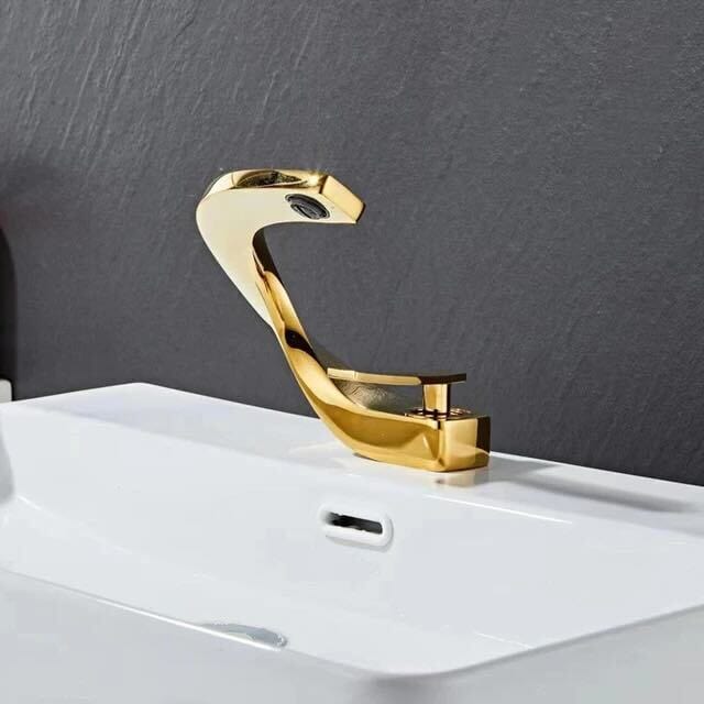 Twist Flow Faucet in Chrome & Gold