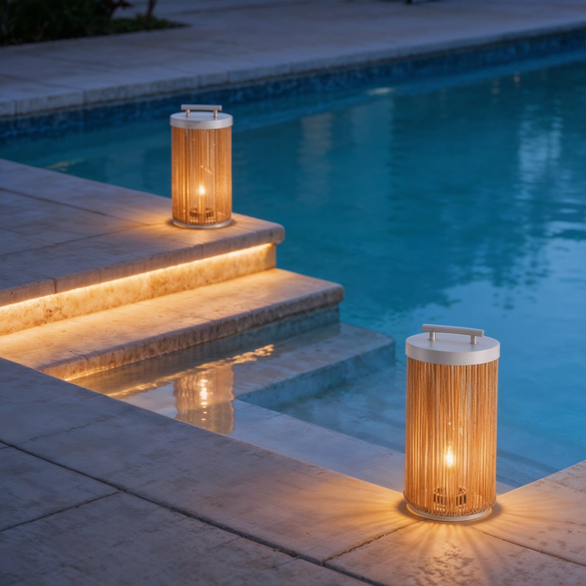 Solara Luxe Outdoor Light