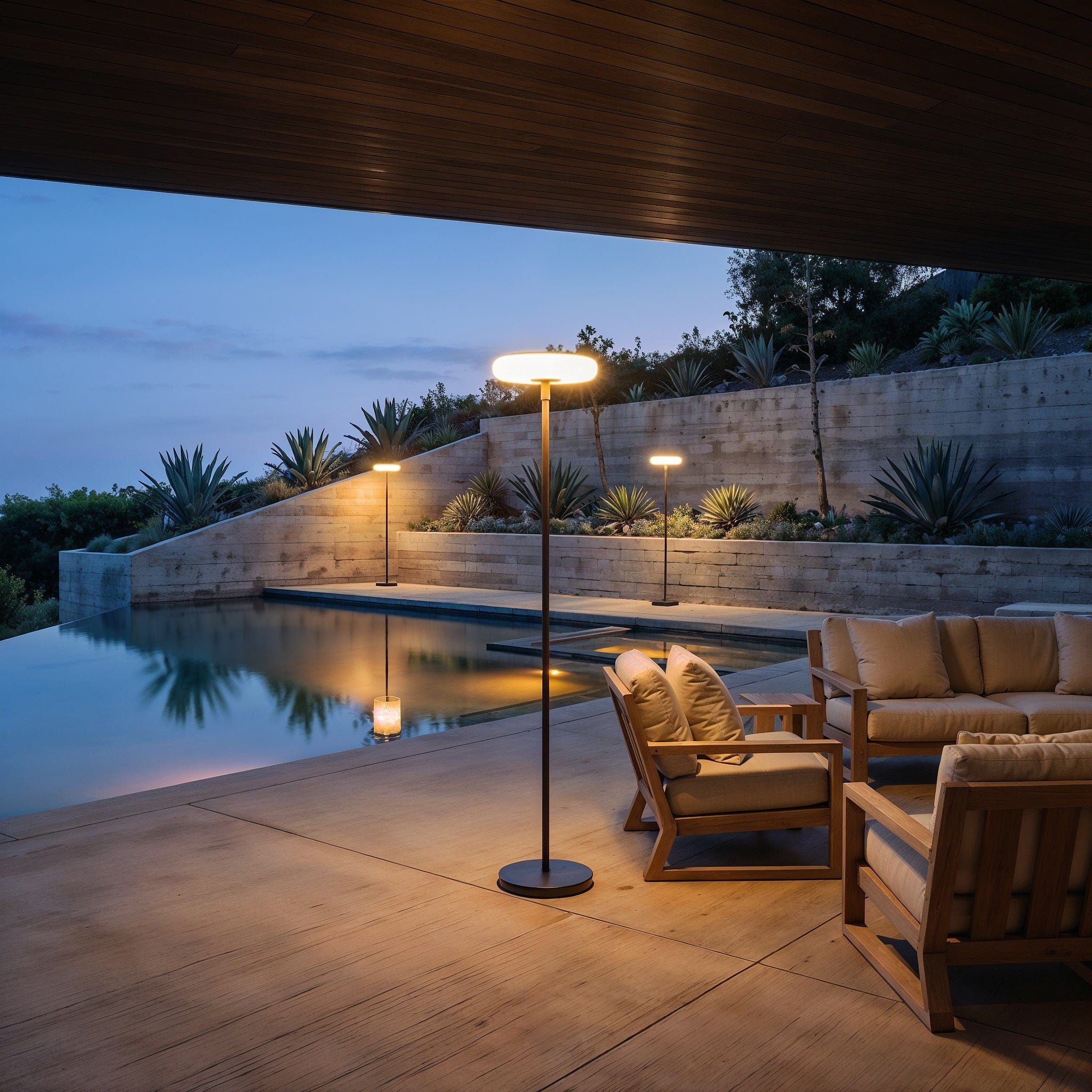Signature Outdoor Solar Lamp