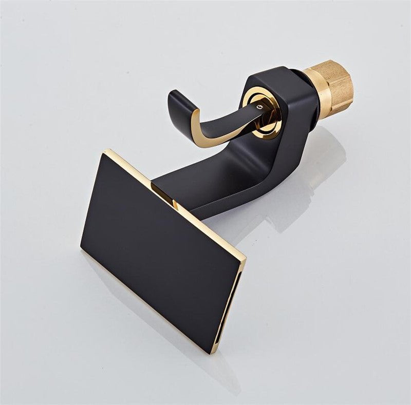 Serpenti Flow Faucet in White & White And Gold
