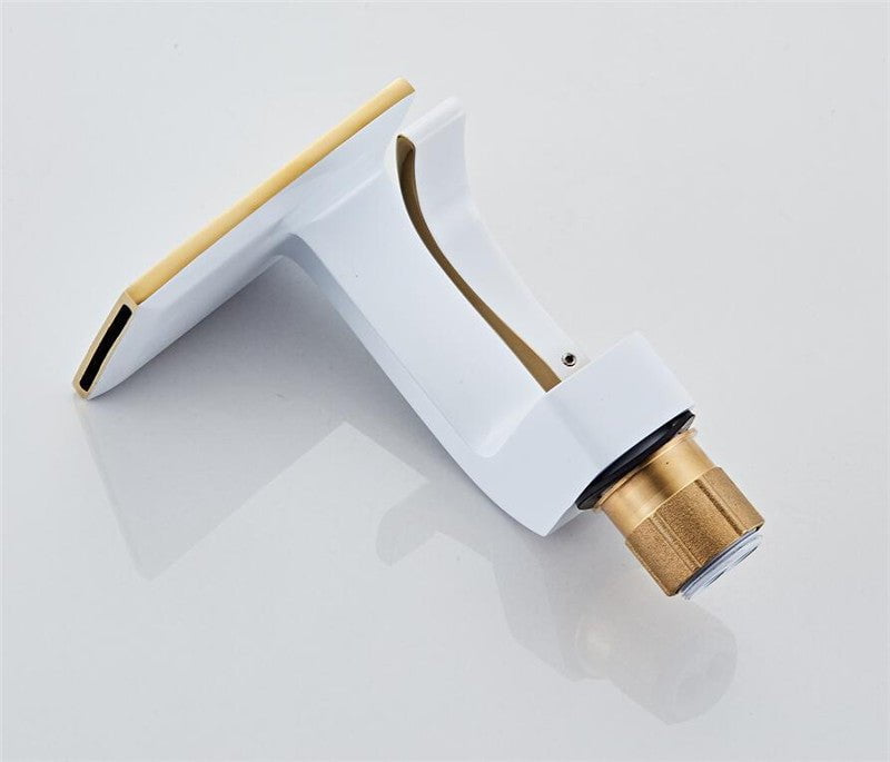 Serpenti Flow Faucet in White & White And Gold