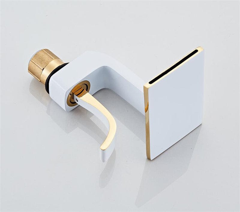 Serpenti Flow Faucet in White & White And Gold