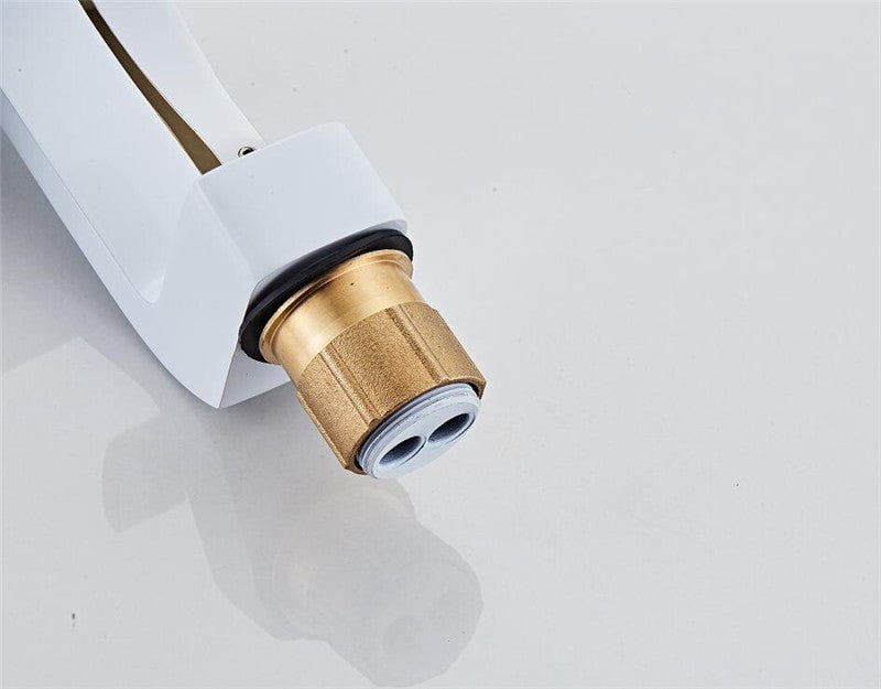 Serpenti Flow Faucet in White & White And Gold
