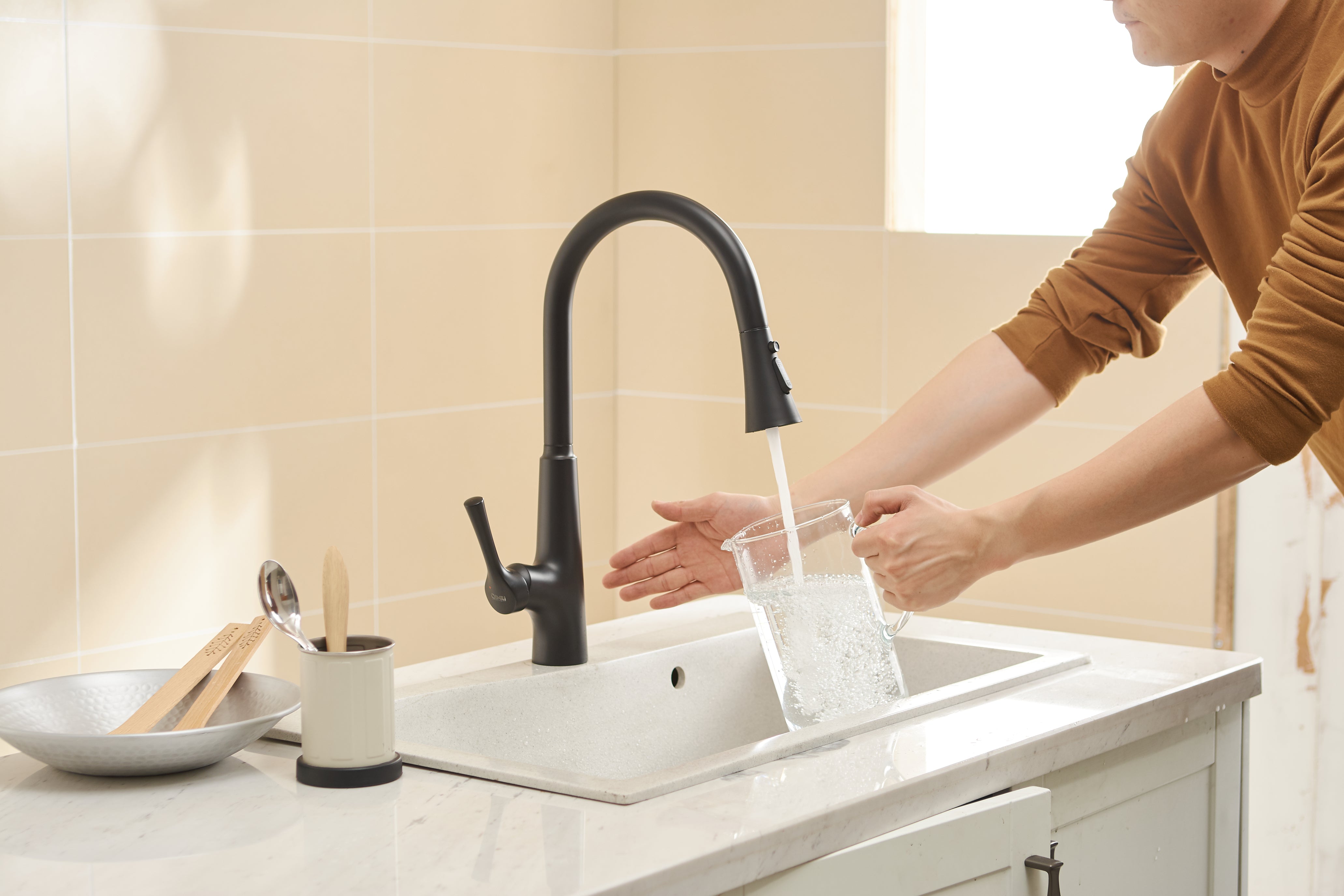 Meringue Sensor Faucet in Black & Nickel