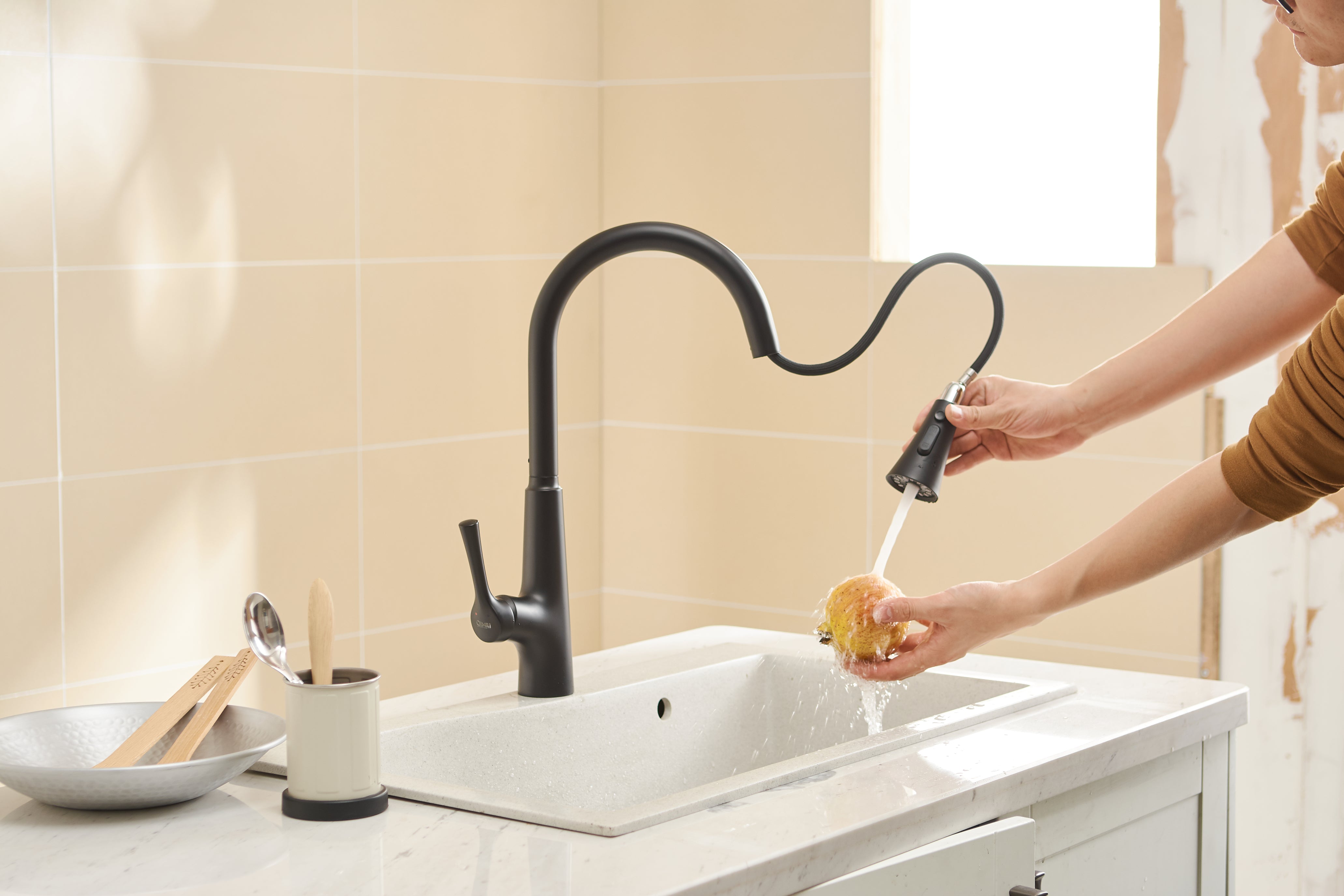 Meringue Sensor Faucet in Black & Nickel