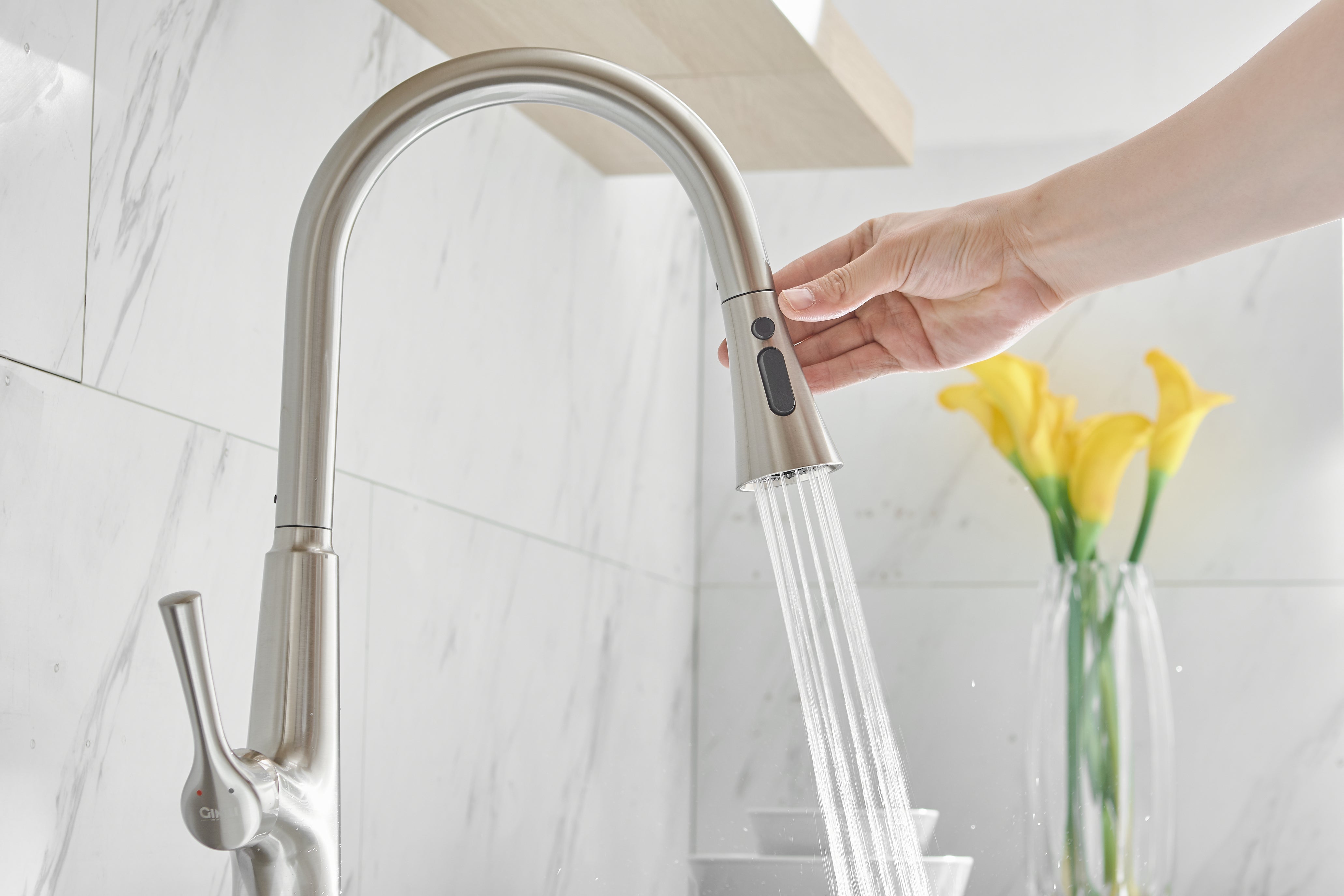 Meringue Sensor Faucet in Black & Nickel