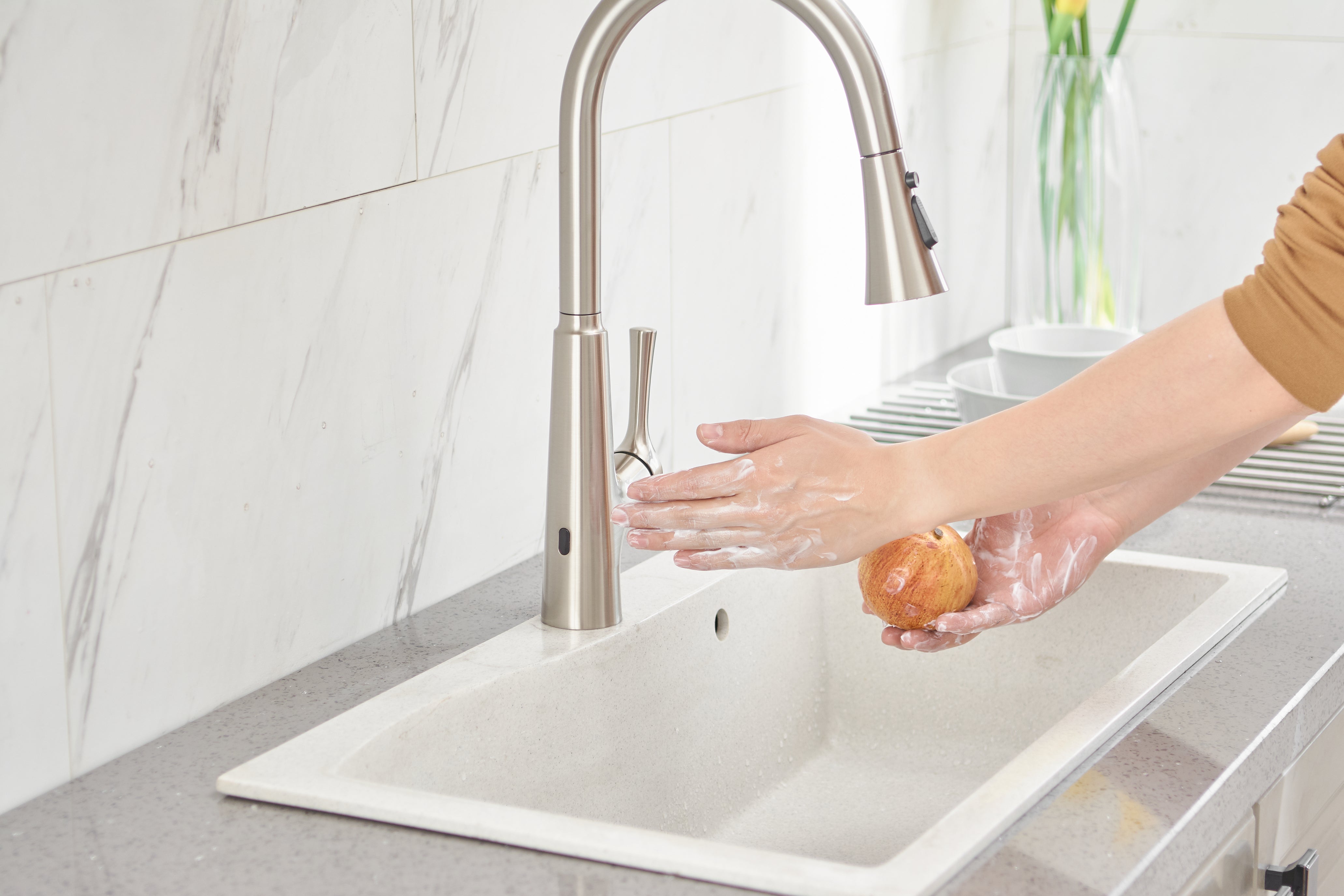 Meringue Sensor Faucet in Black & Nickel