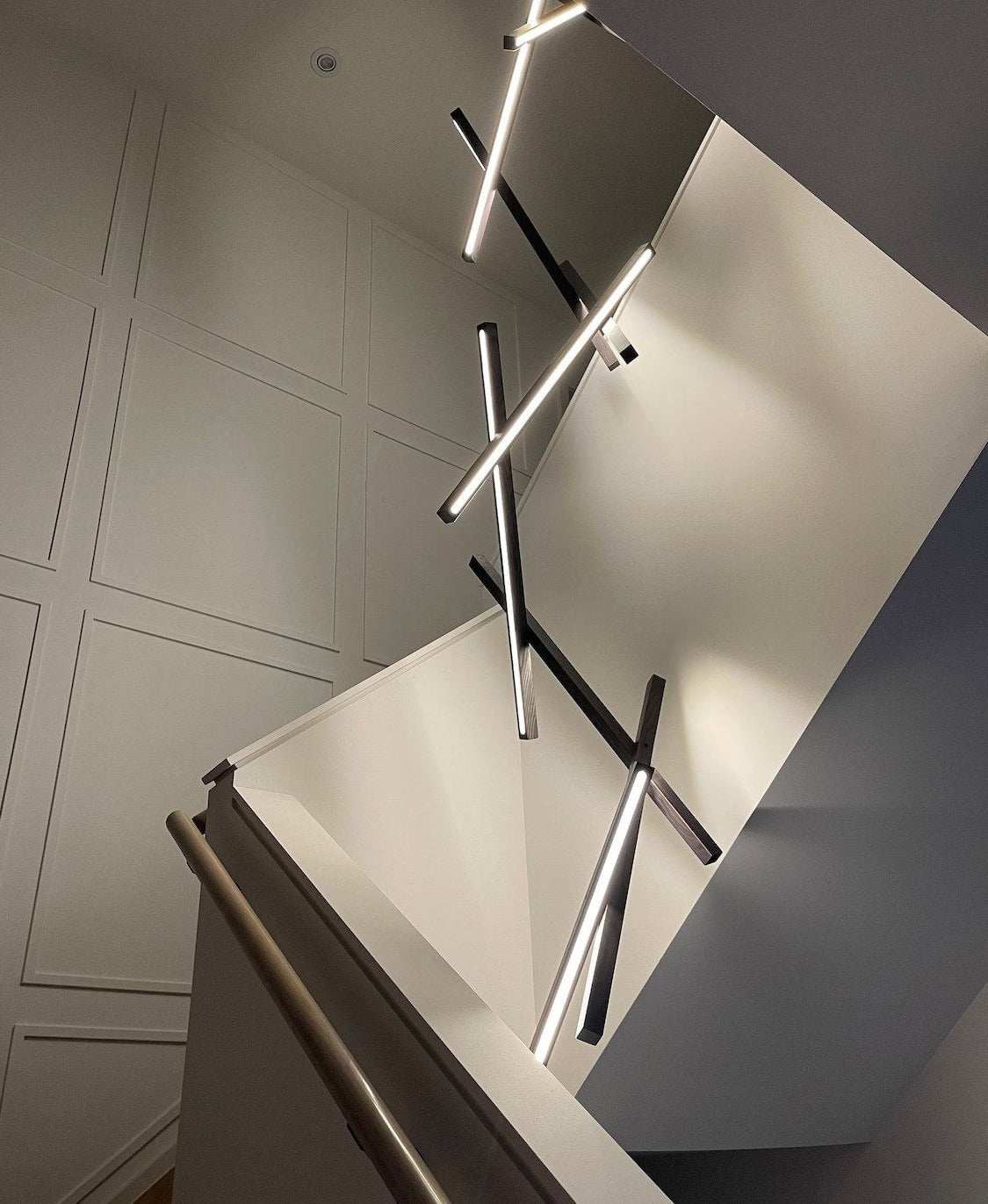 DNA Vertical Wooden Chandelier in White Ash & Natural Ash
