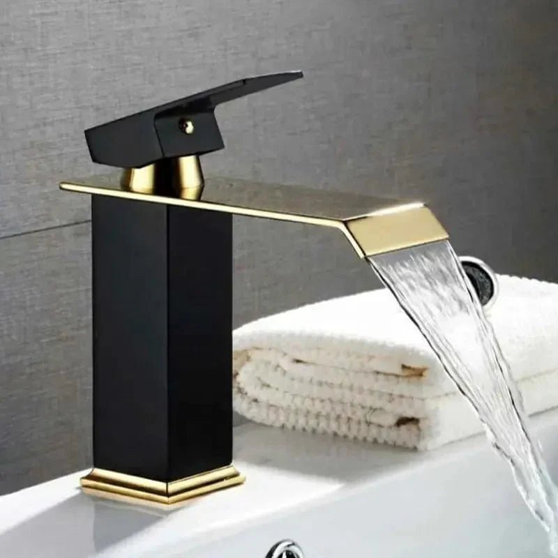 Flow Wave Faucet in Chrome & Black - Viltara