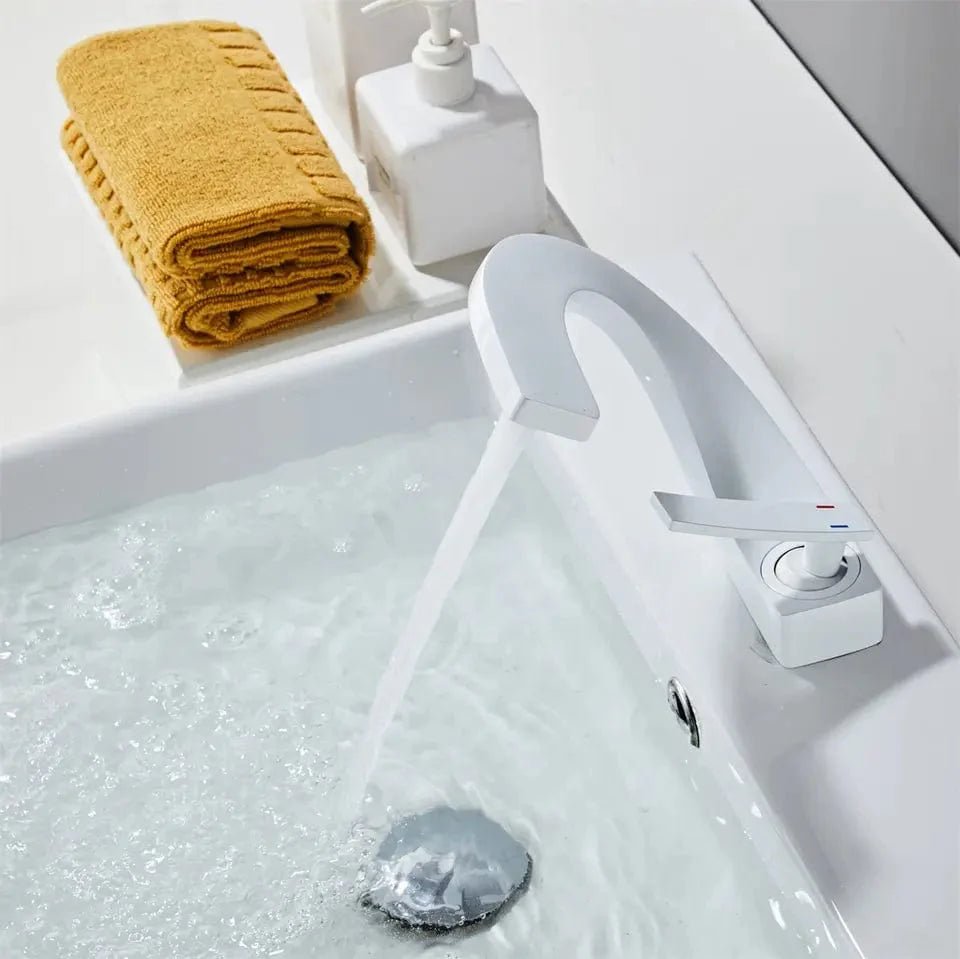 Twist Flow Faucet in Chrome & Gold - Viltara