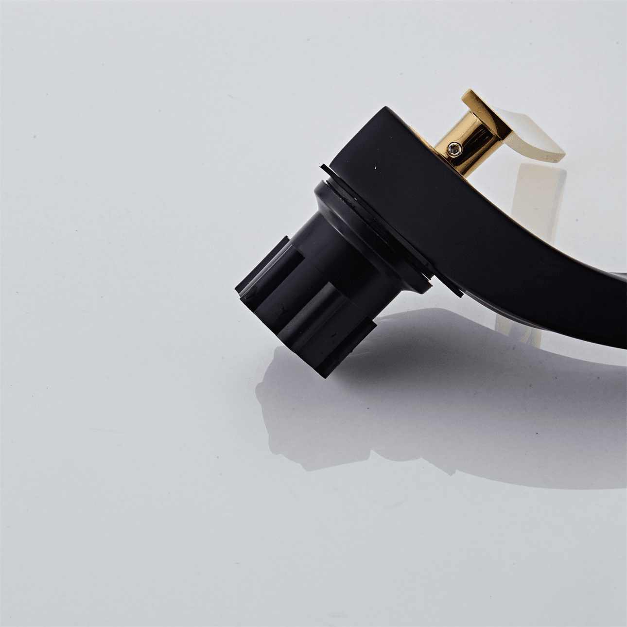 Twist Flow Faucet in Chrome & Gold - Viltara