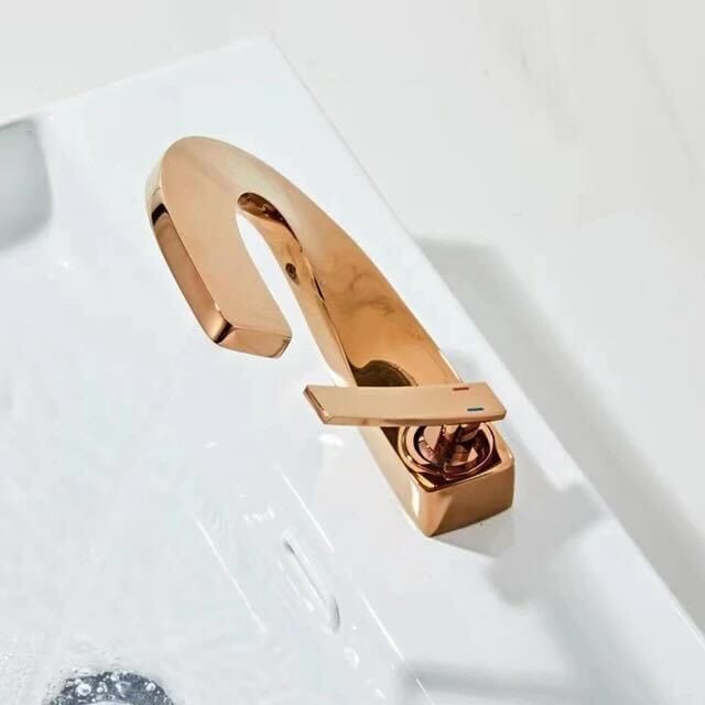 Twist Flow Faucet in Chrome & Gold - Viltara