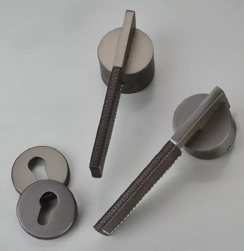 Brae Leather Door Lock in Pearl Grey Brown Leather