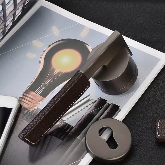 Brae Leather Door Lock in Pearl Grey Brown Leather